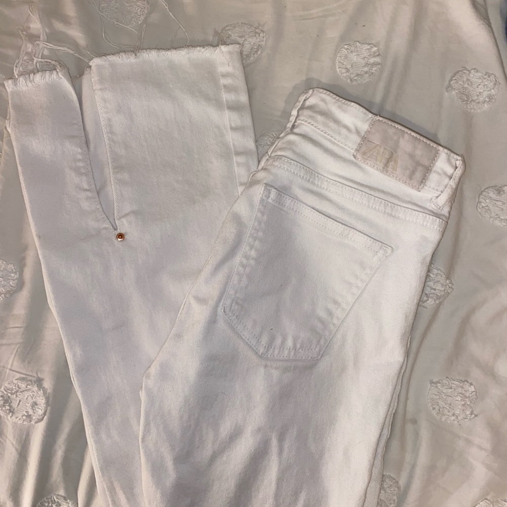 ZARA WHITE SPLIT HEM FLARE JEANS SIZE 36 US 4